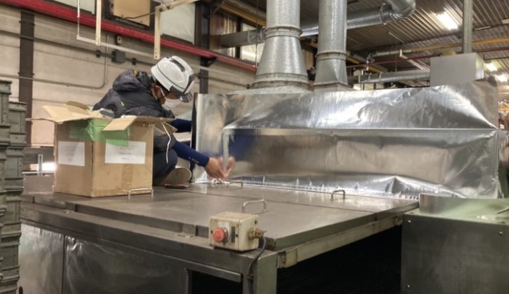 遮熱シートの取り付け